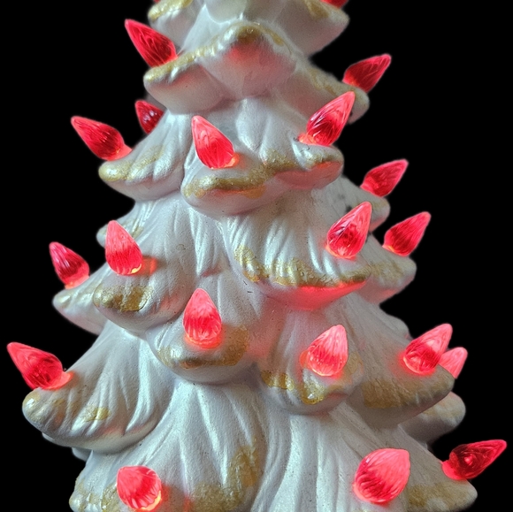 Vintage 1979 Holland Mold Handmade Ceramic Christmas Tree White with Red Lights - Picture 3 of 4